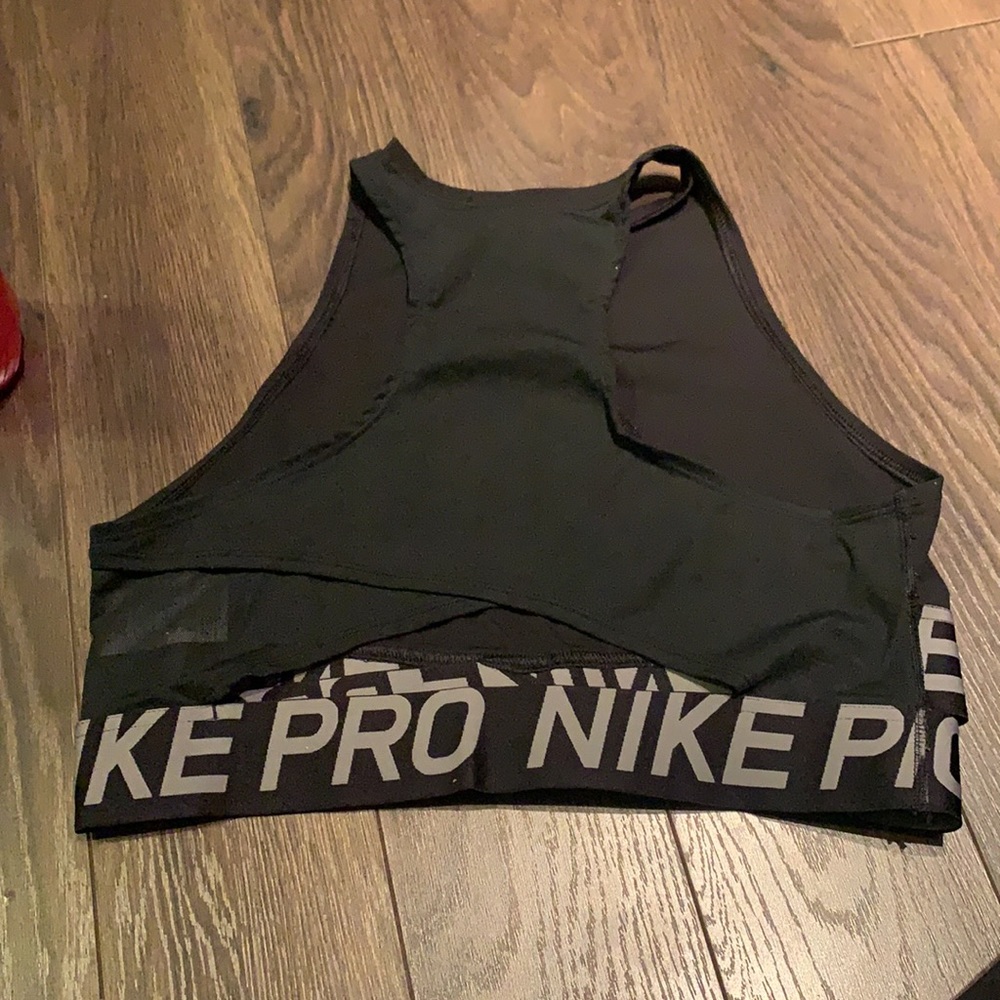 Nike Pro Black and White Crop Top - Picture 6 of 6